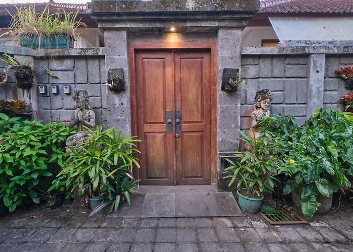 Rumah Taman Kutuh Villa
