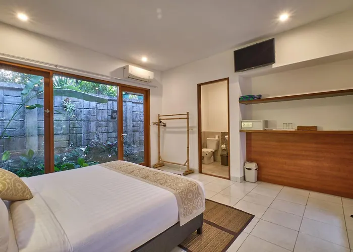 Rumah Taman Kutuh Villa
